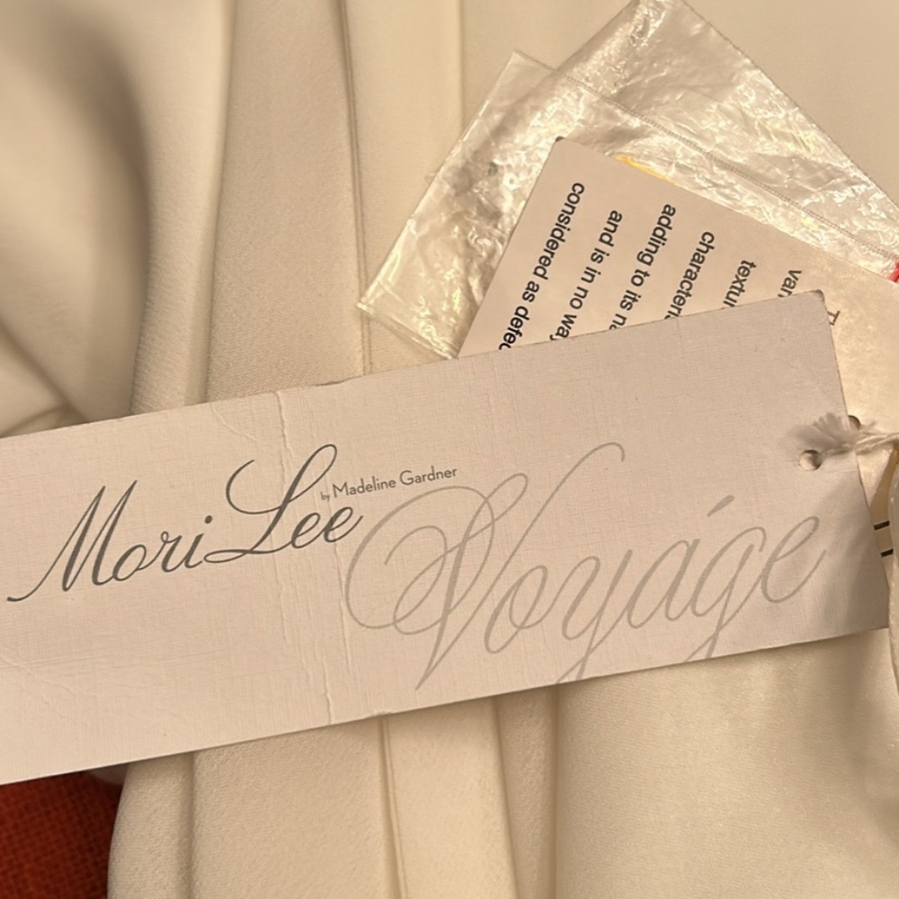 NWT elegant wedding gown